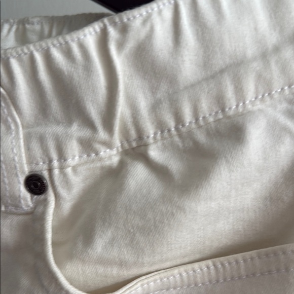 White Cargo Pants with Textured Fabric and Elastic Cuffs - Picture 5 of 9